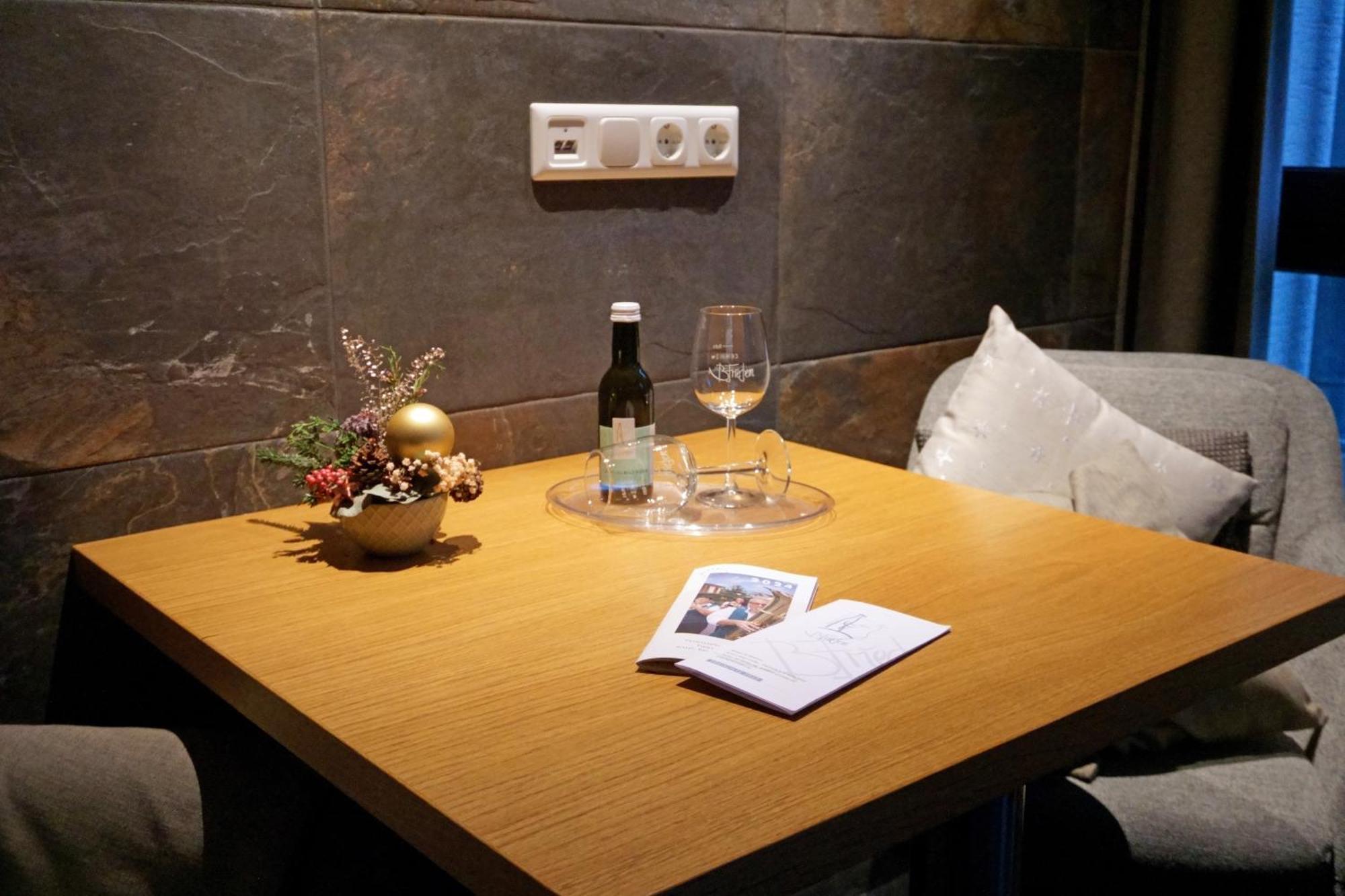 Gaestehaus Und Weingut Bernd Frieden Nittel Buitenkant foto