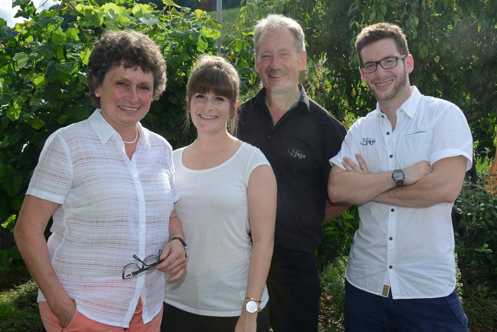 Gaestehaus Und Weingut Bernd Frieden Nittel Buitenkant foto
